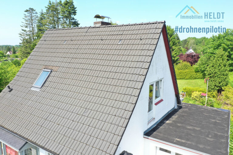 Drohnenbild Dach #drohnenpilotin Immobilien HELDT Doris Kiel #lieblingsmaklerin